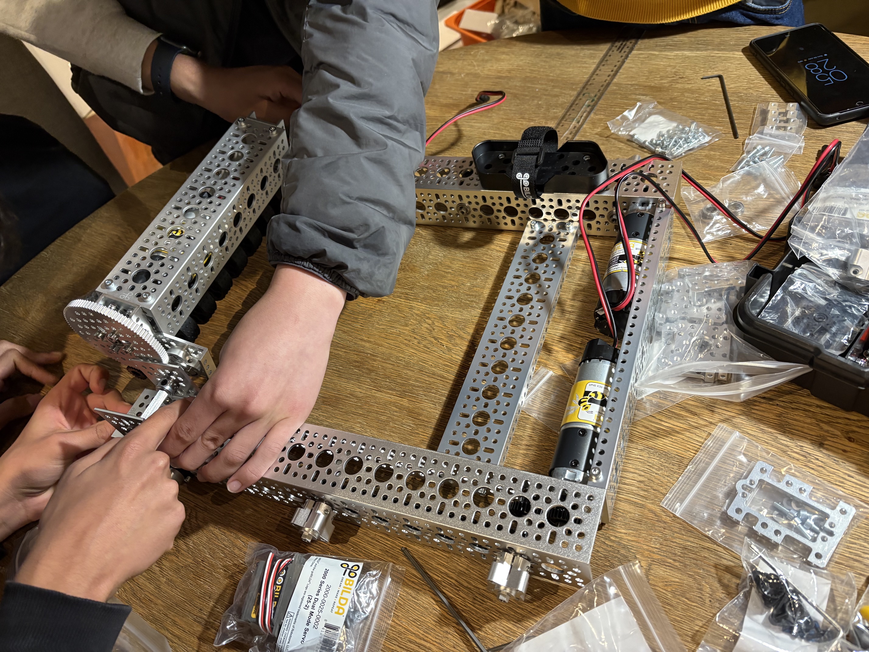 Motor and wiring setup with power distribution